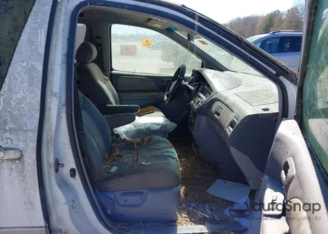 2000 Toyota Sienna Xle z USA, uszkodzony, nr VIN 4T3ZF13CXYU246465